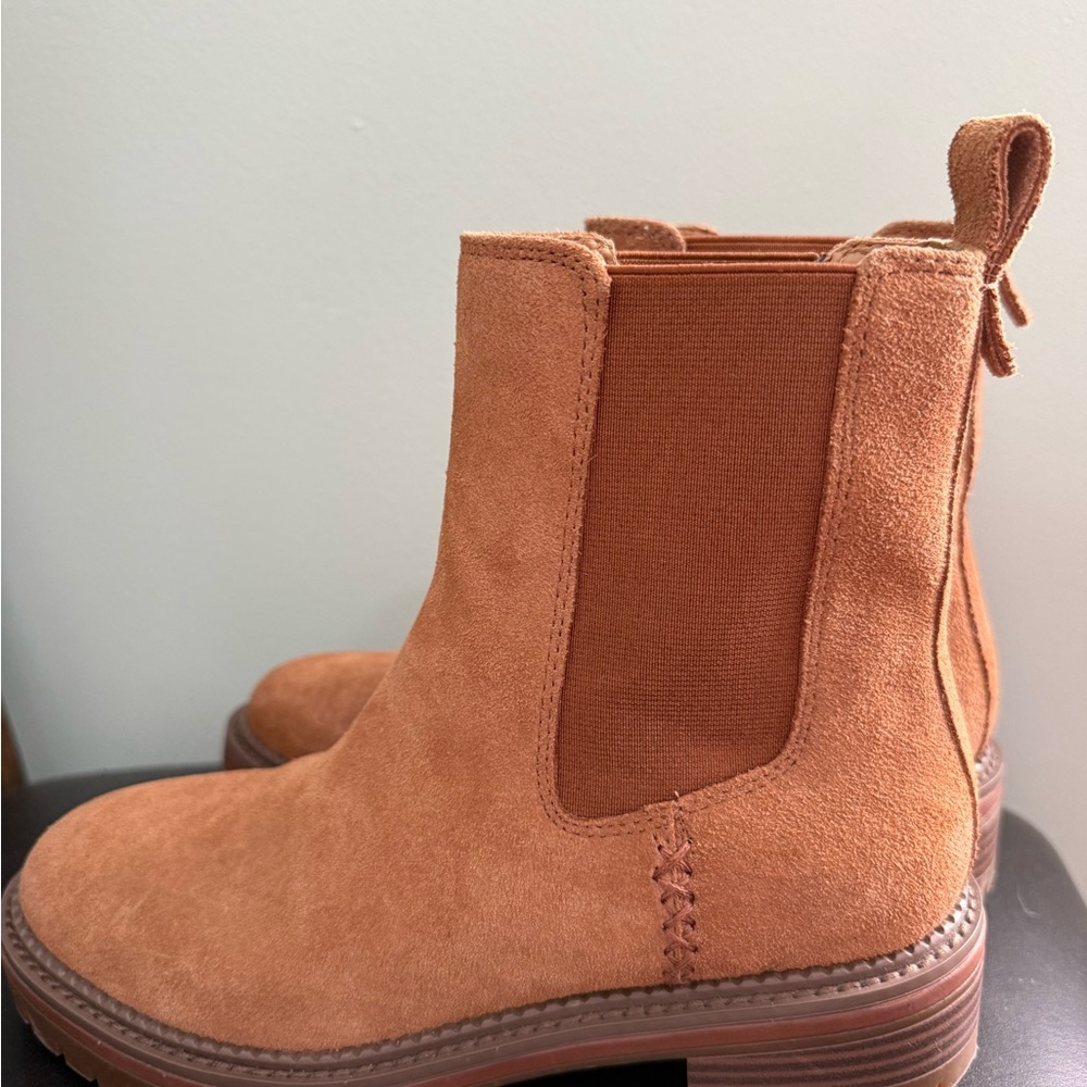 Crown Vintage Suede Chelsea Boots in Chestnut Brown | Brand new! Size 6!